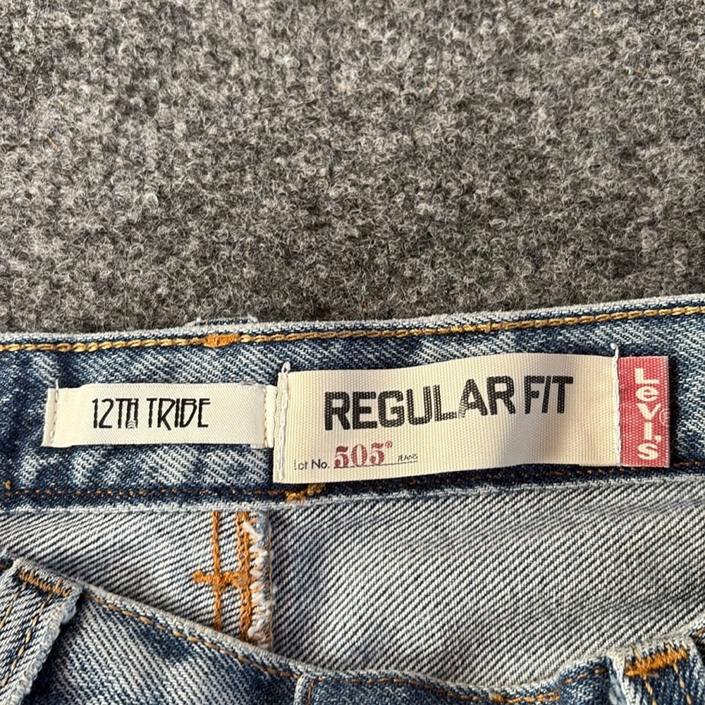 12th Tribe Levi's Thrasher Distressed Jean Shorts - 505 Regular Fit - Size 2/26 - Picture 2 of 7